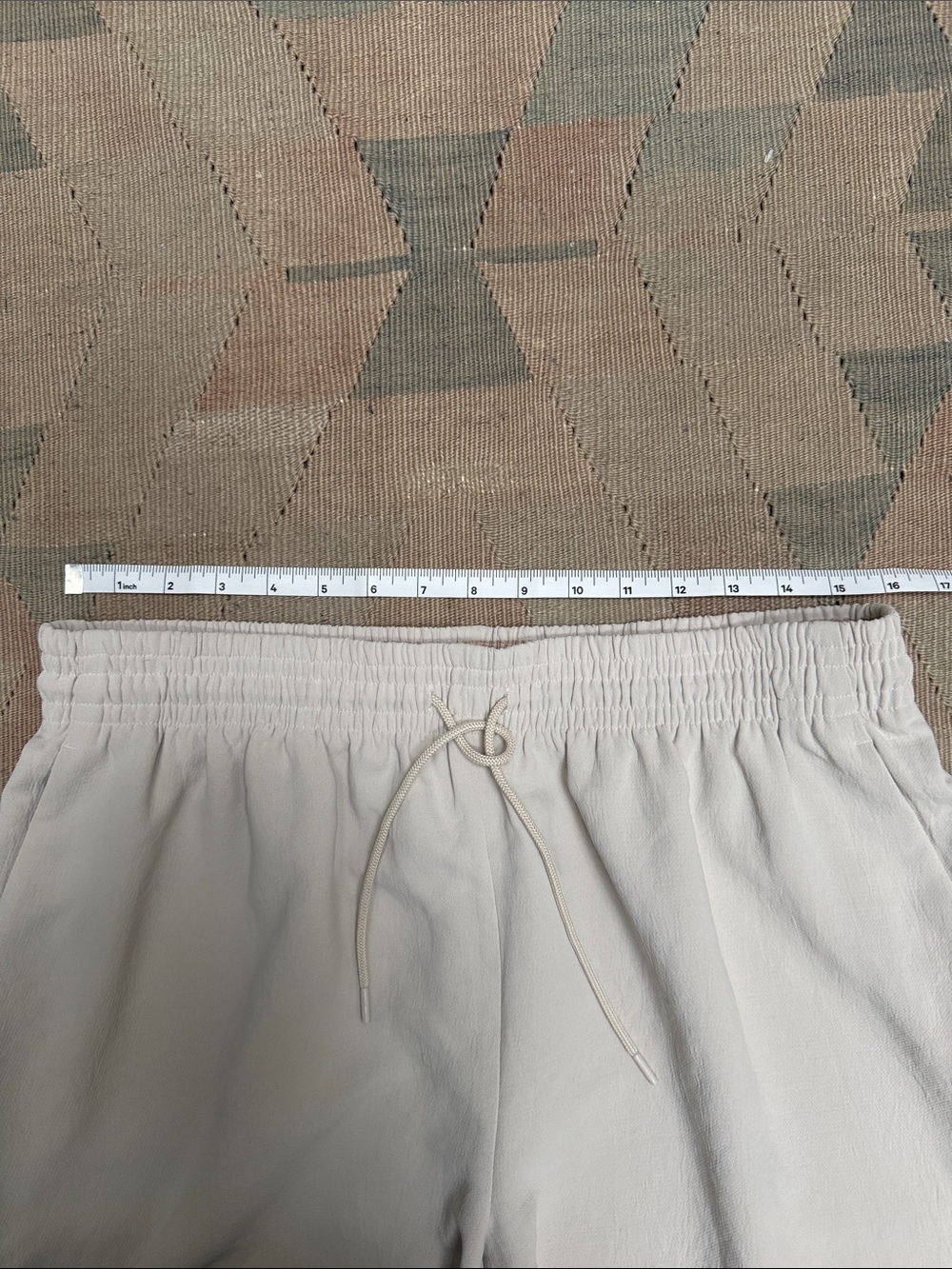 Aritzia Wilfred Thesis Bermuda Short in Matte Pearl - Size L - Picture 10 of 11